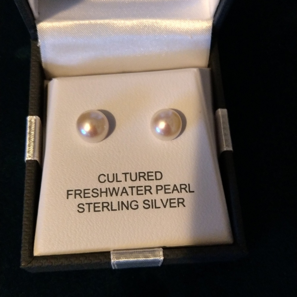 Sterling Silver  Culture Freshwater Pearl 8-9 MM E